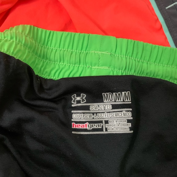 Green under armour running shorts - Picture 3 of 3